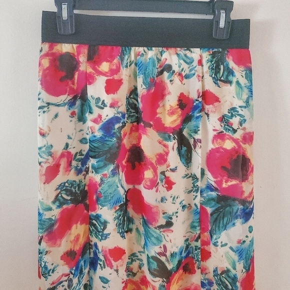 Socialite Floral Maxi Skirt - Picture 2 of 8